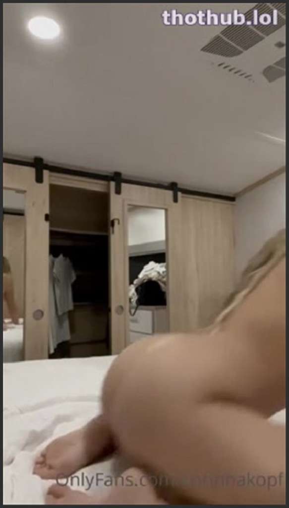 Corinna Kopf lässt sich vom Masseur fingern