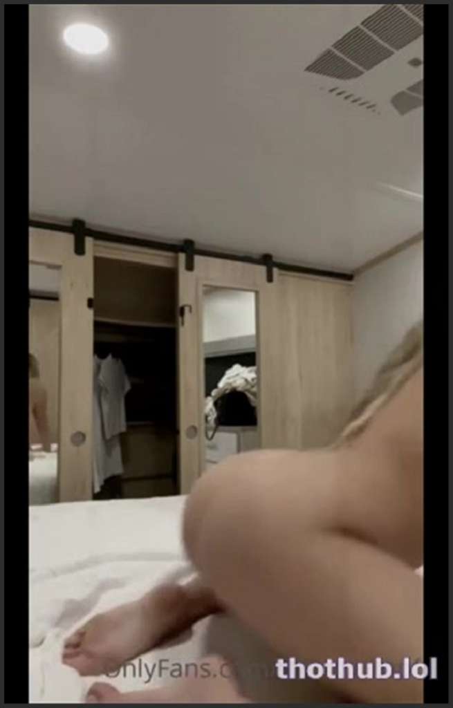 Corinna Kopf saugt harten langen Schwanz