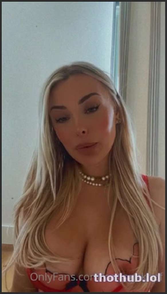 Corinna Kopf die Stieftochter und deren Freund und fickt mit