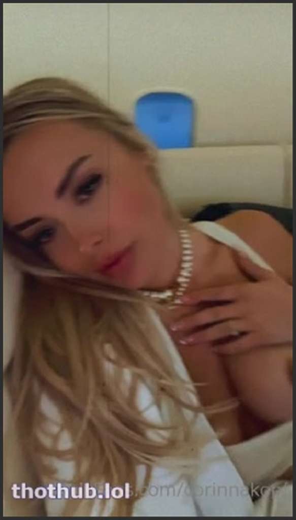 Corinna Kopf Holly Hendrix in Nahaufnahme arschgefickt