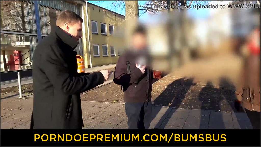 Dana Jayn sichtlich den Pofick mit einer heißen Transe