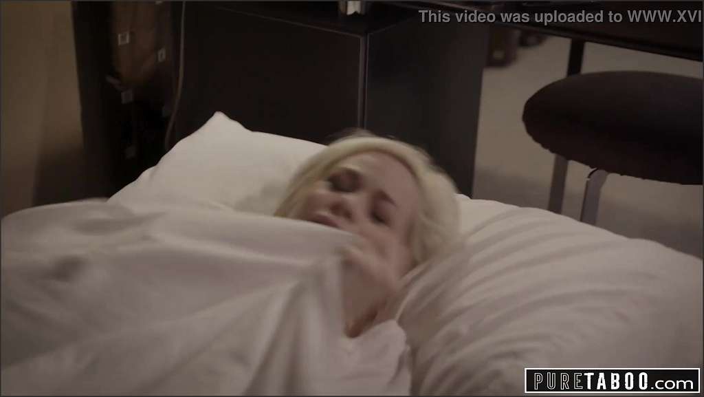Elsa Jean mit geilen Brüsten Jolee Love Verabredung über Sex App