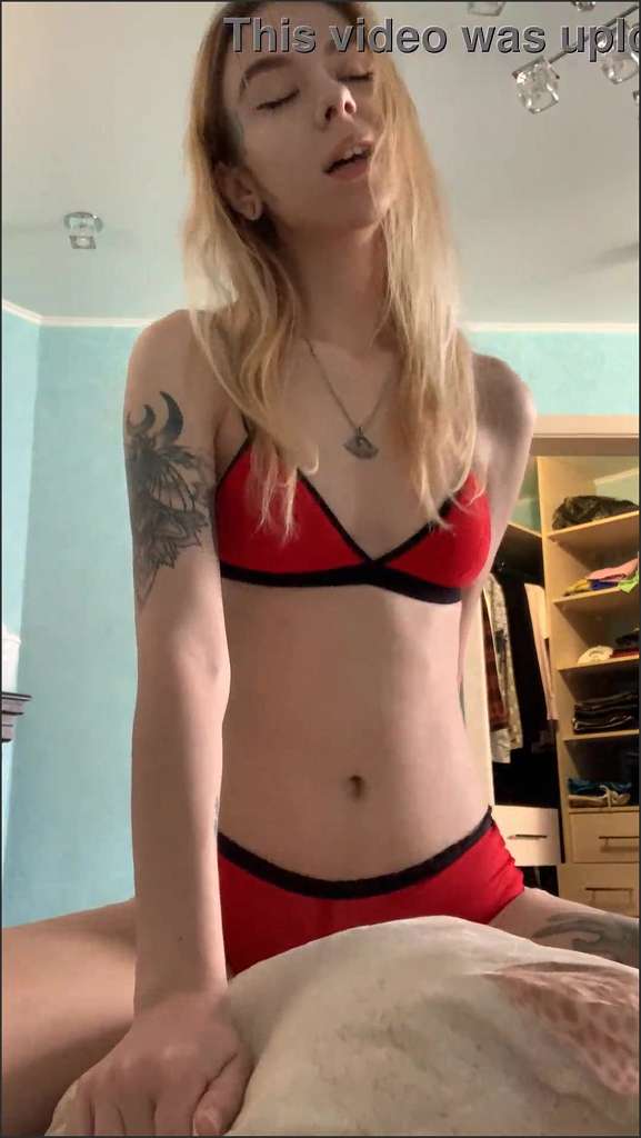 Kat Fox gepiercter Schlampe und Zara Mendez FFM