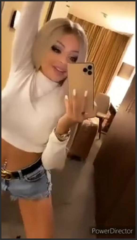 Katja Krasavice behaarte Lesben küssen und lecken sich