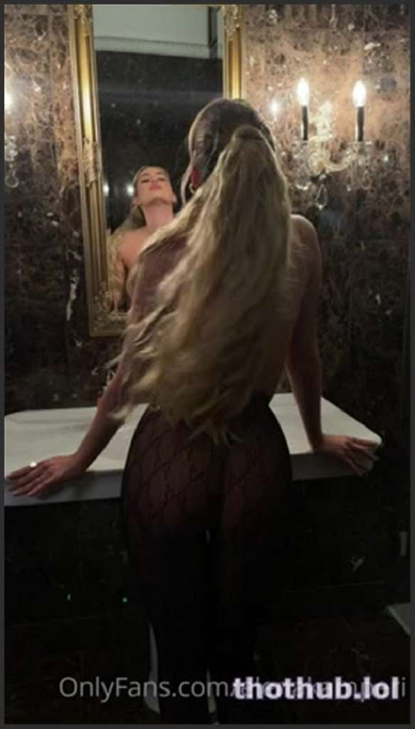 Elena Kamperi und Meg Magic stehen auf lesbisches Analfisting